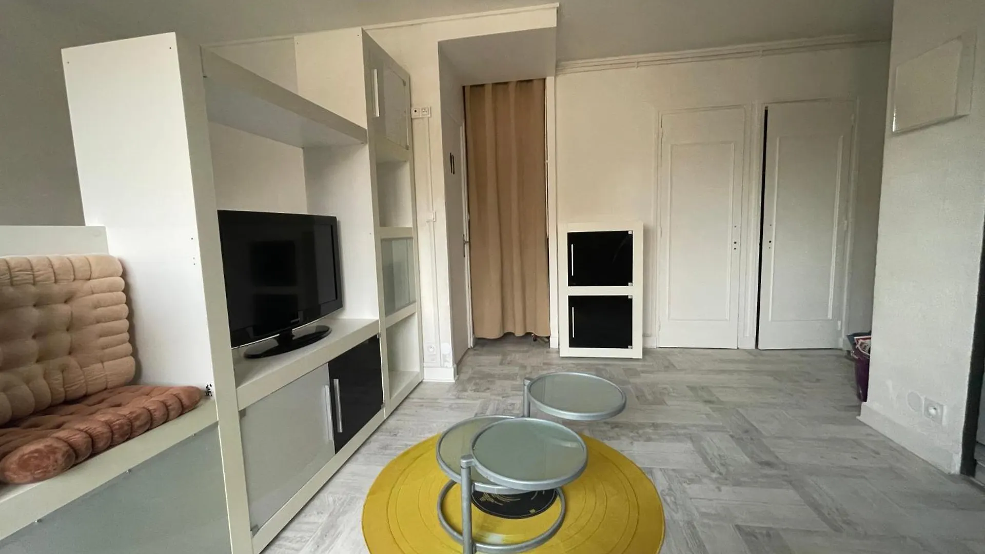 Apartment 2, 3 Pers. Lyon Center